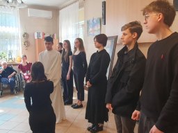 Występ młodzieżowej grupy teatralnej w Bytomskim Centrum Wsparcia, 18.04.2026